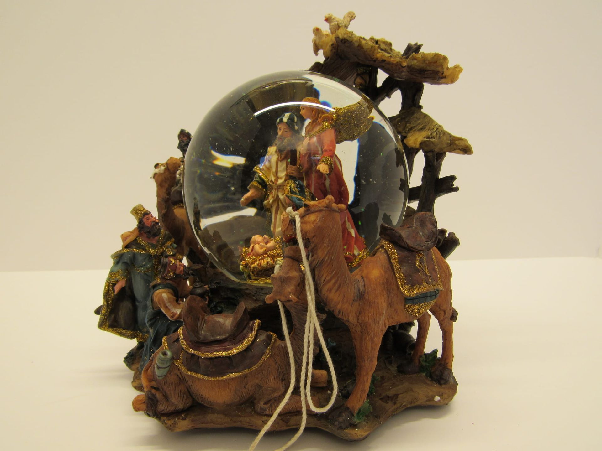 kerst-tafereel glazen bol 23 cm met kerstmuziek en glitters