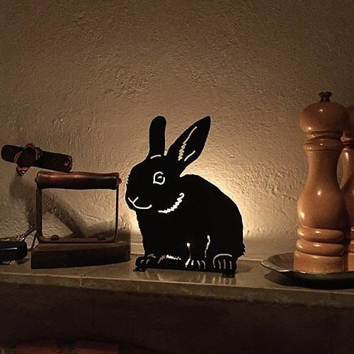 Silhouet zittend konijn