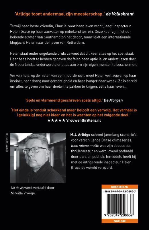 M.J. Arlidge; Uit de as
