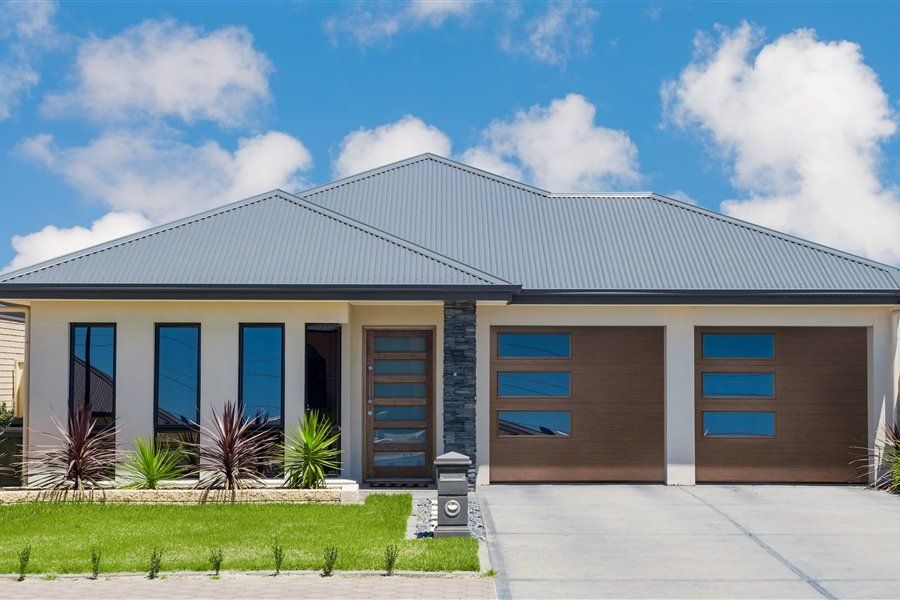 Model 10 in English Oak with Plain Windows with Custom Layout