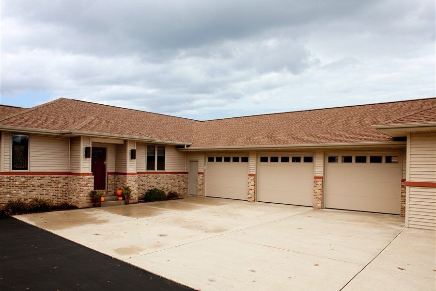 Model 10 in Almond with Plain Windows