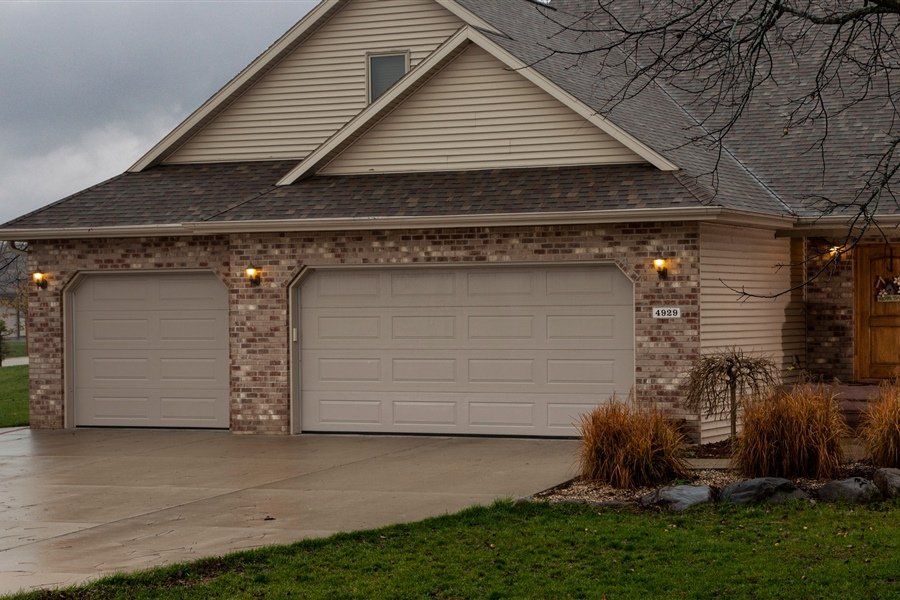 Modern 70 in Sandstone