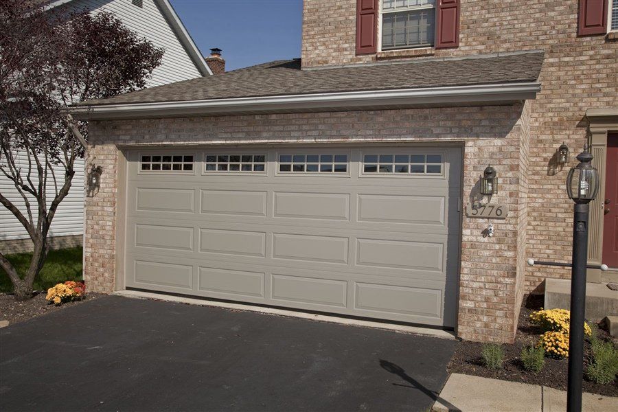 Model 70 in Sandstone with Colonial Windows