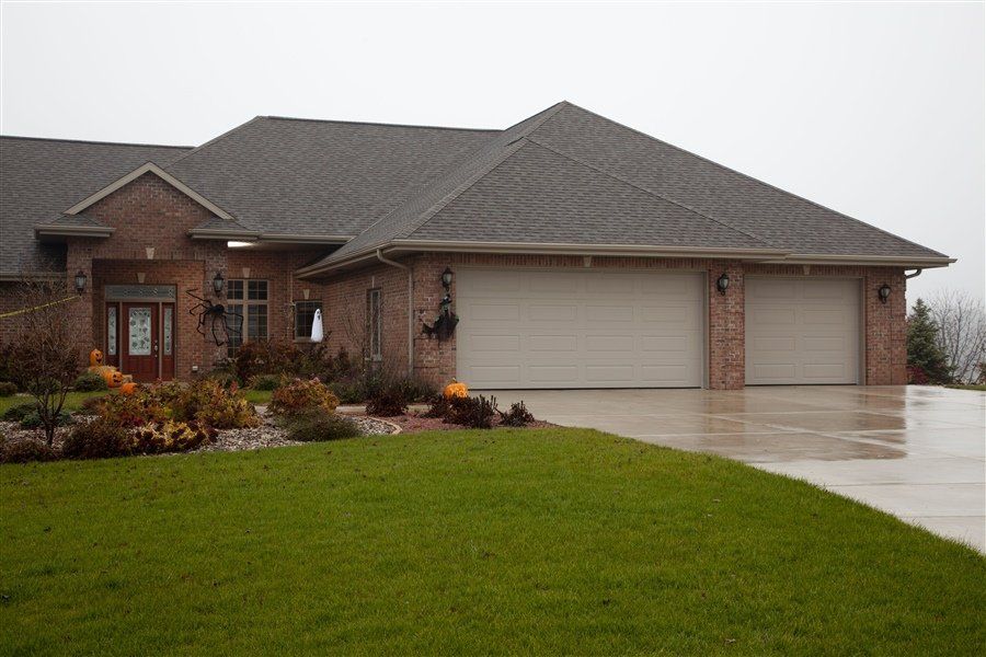 Model 70 in Sandstone