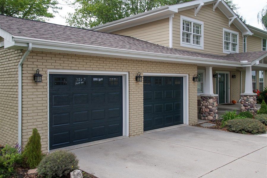 Model 80 in Carbon Black with Clear Colonial Windows