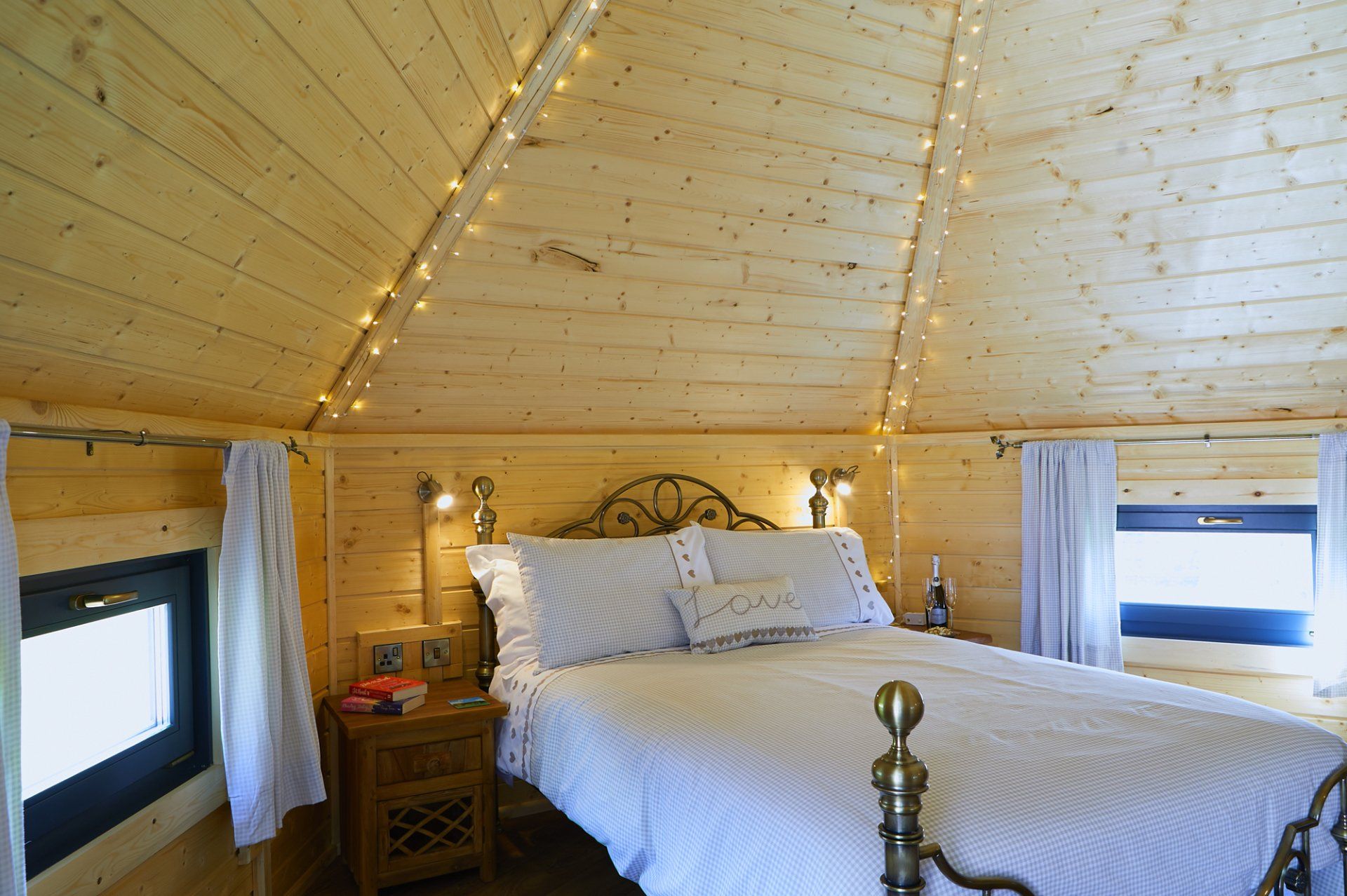 couples lodge with hot tub