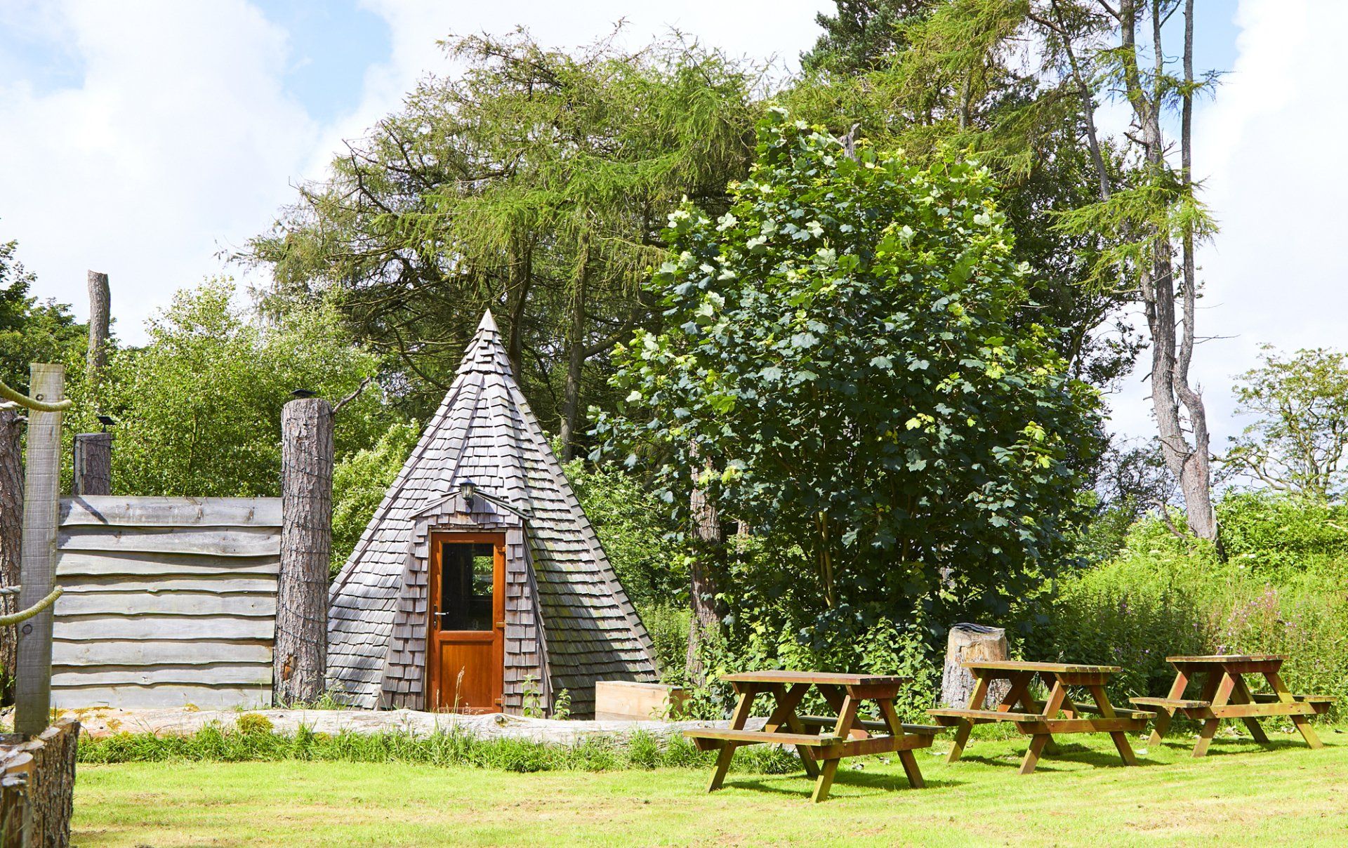 Tipi Retreat Lodge with wood-fired hot tub