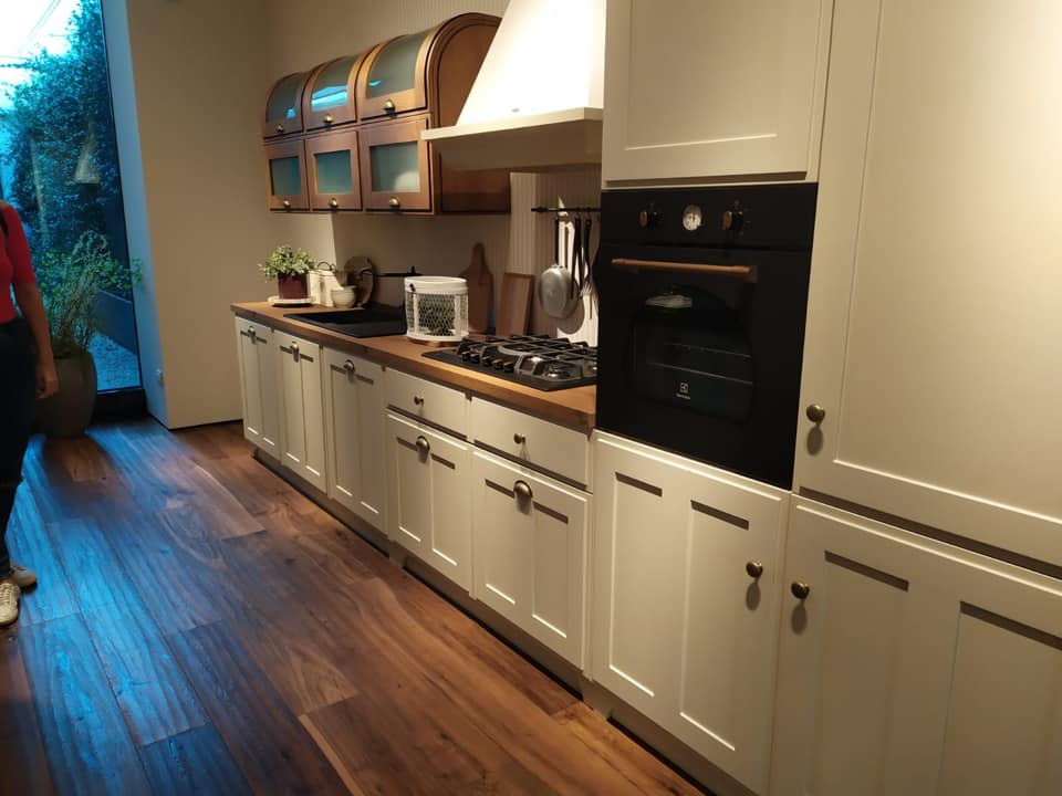 cucina in legno naturale