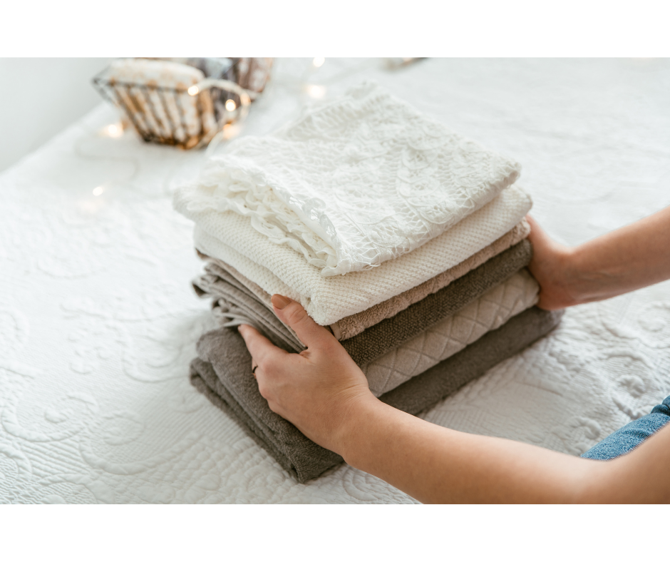 A picture of folded laundry.