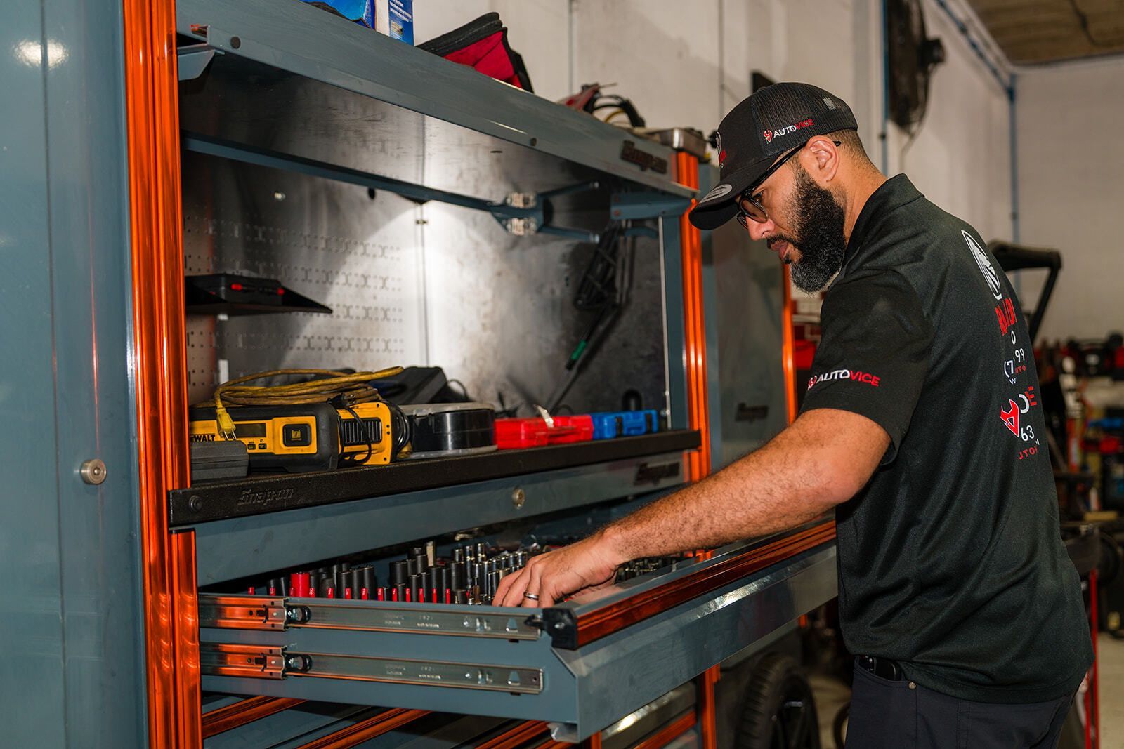 Mechanic Choosing Tools | Red Lion Auto Repair