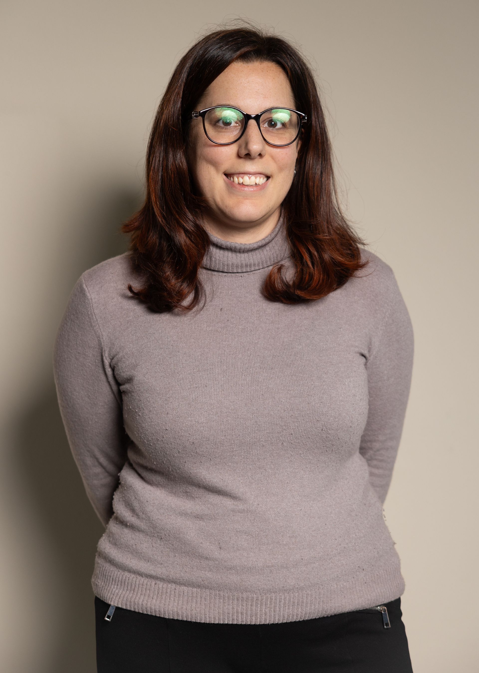 Sagoma grigia di una persona, testa e busto.