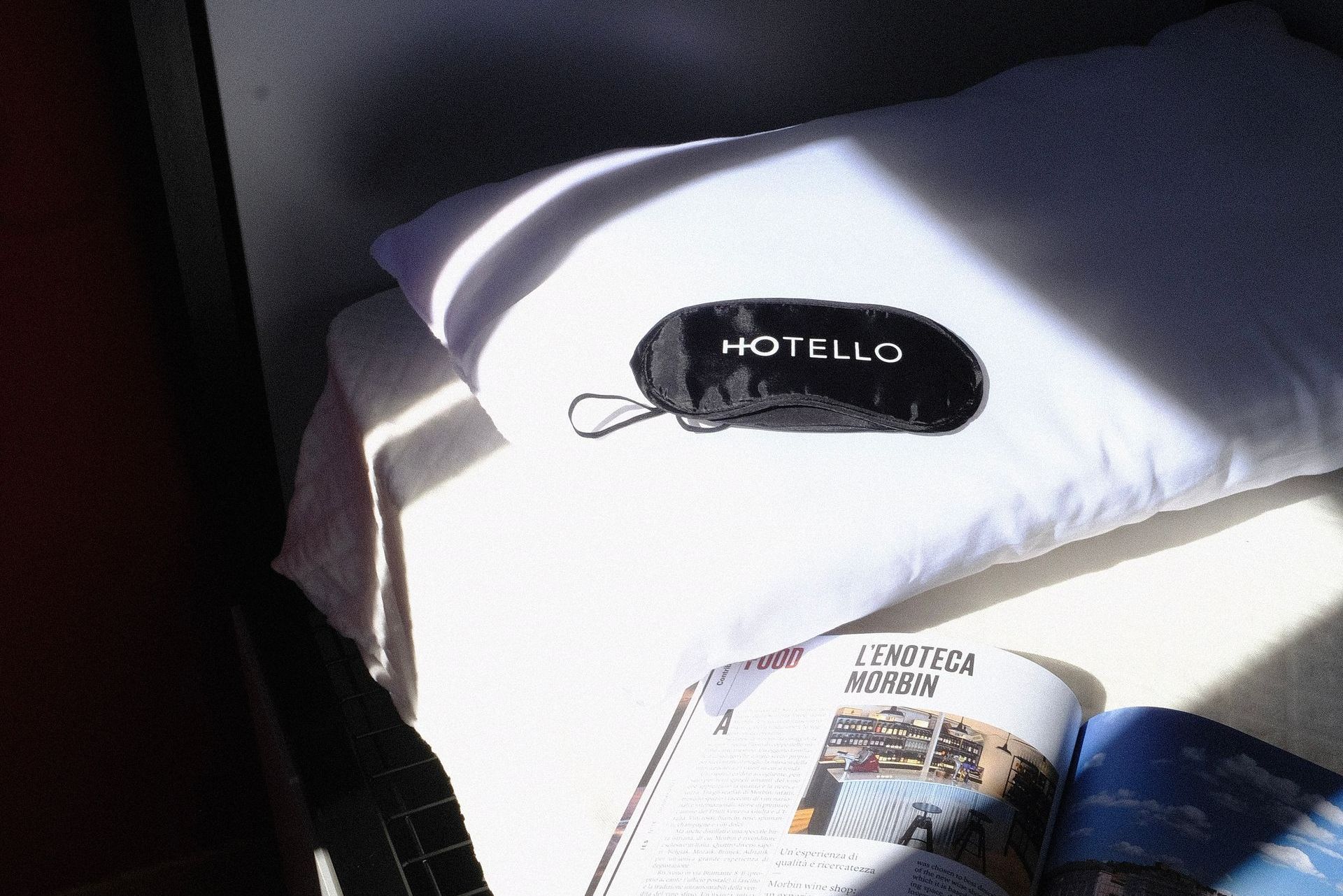 (c) Hotello.space