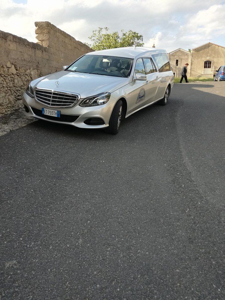 auto funebri