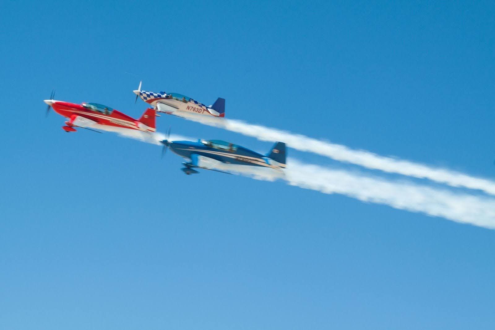 Three stunt planes flying together