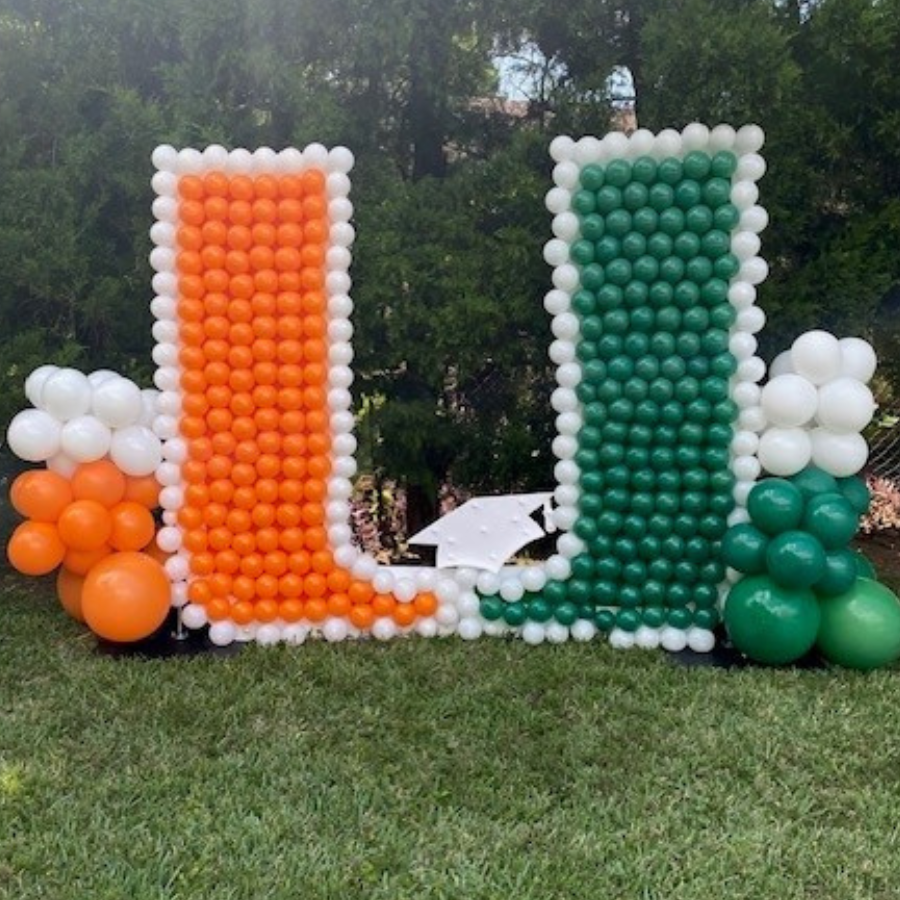 How Lights Camera Selfies brought the iconic University of Miami 'U' logo to life for an event.