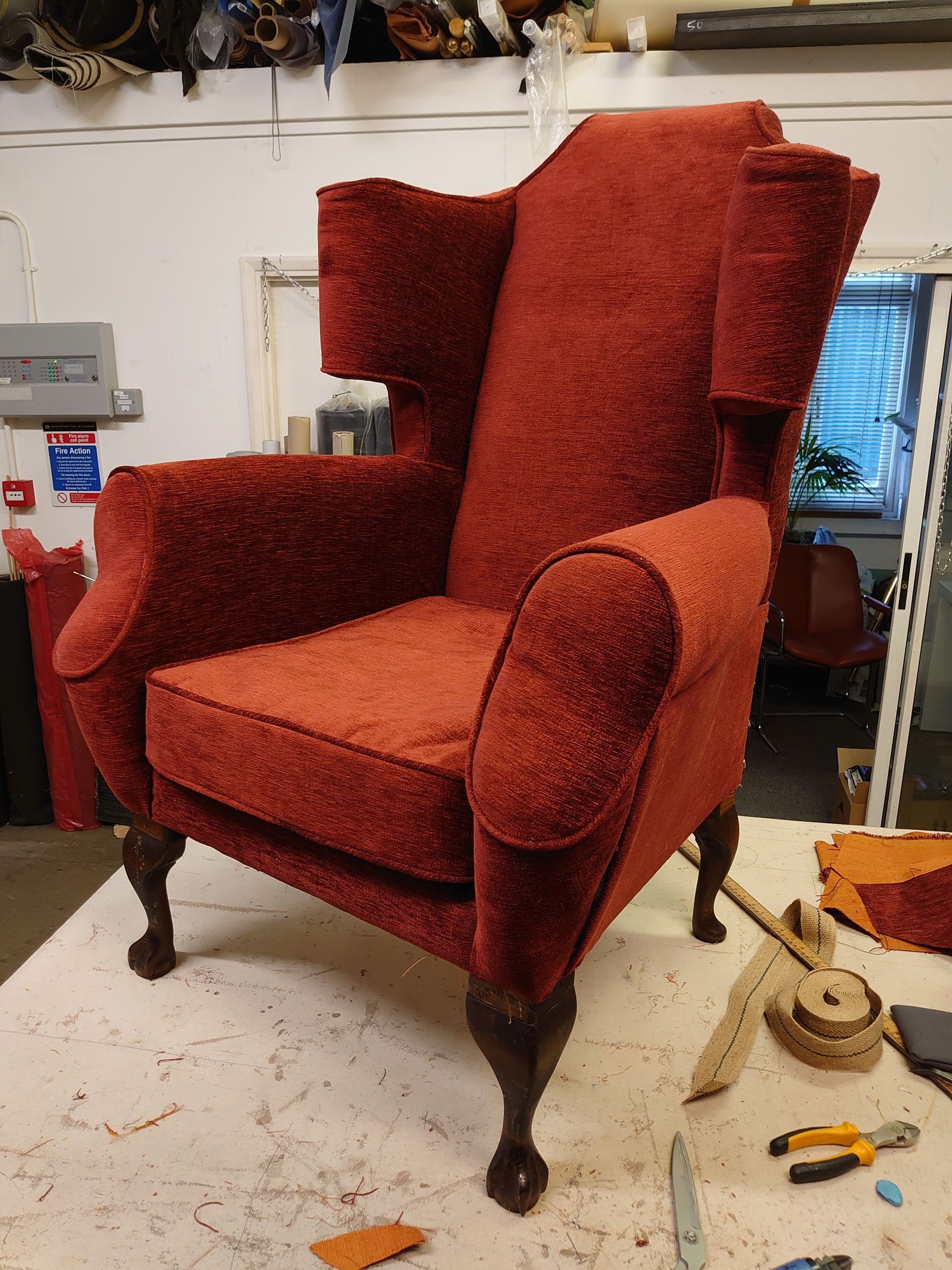 A red scroll back armchair for the Harry Potter studio tour. © Warner Bros.