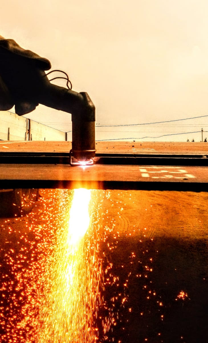 Interno dell'officina di carpenteria metallica