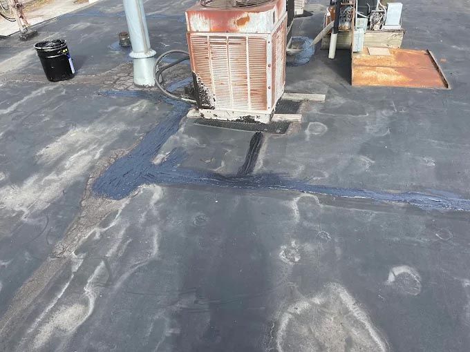 An air conditioner is sitting on top of a concrete floor.