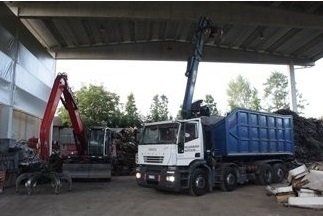 Rifiuti di metallo in deposito