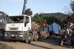 Rifiuti di metallo in deposito