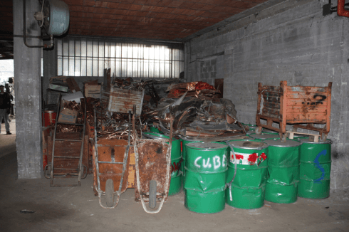 Rifiuti di metallo in deposito