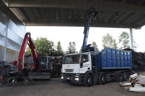 Rifiuti di metallo in deposito