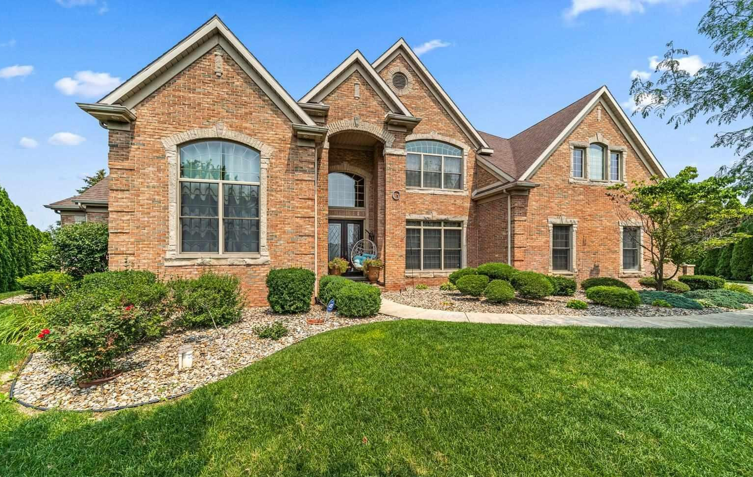 Luxury House – Mishawaka, IN – Jan Lazzara