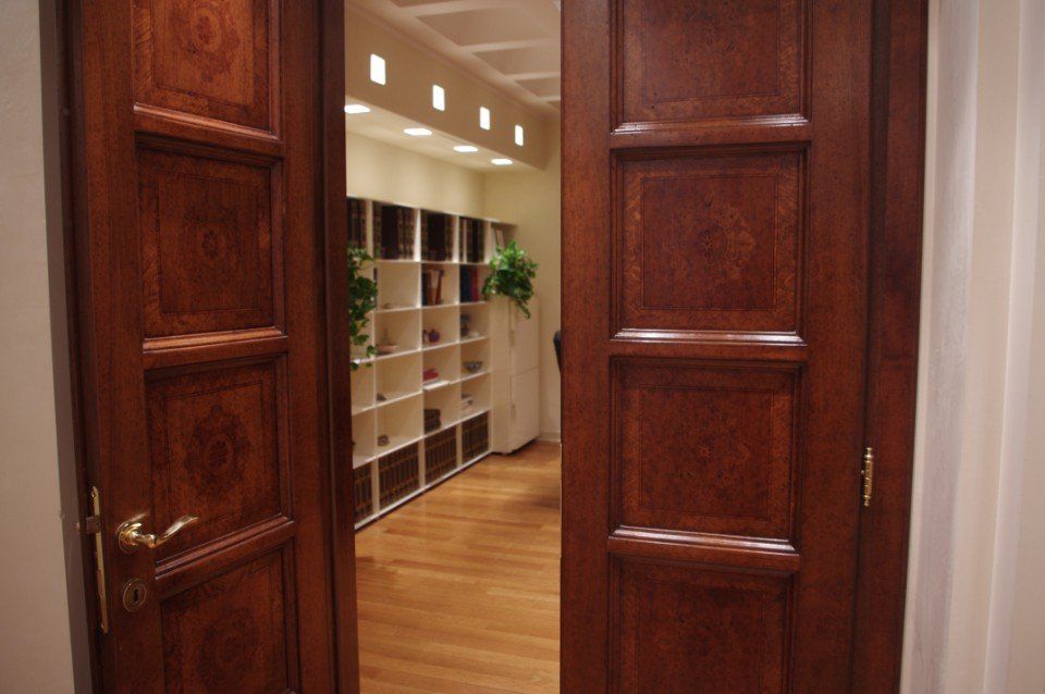 porta d'ingresso a ufficio notarile