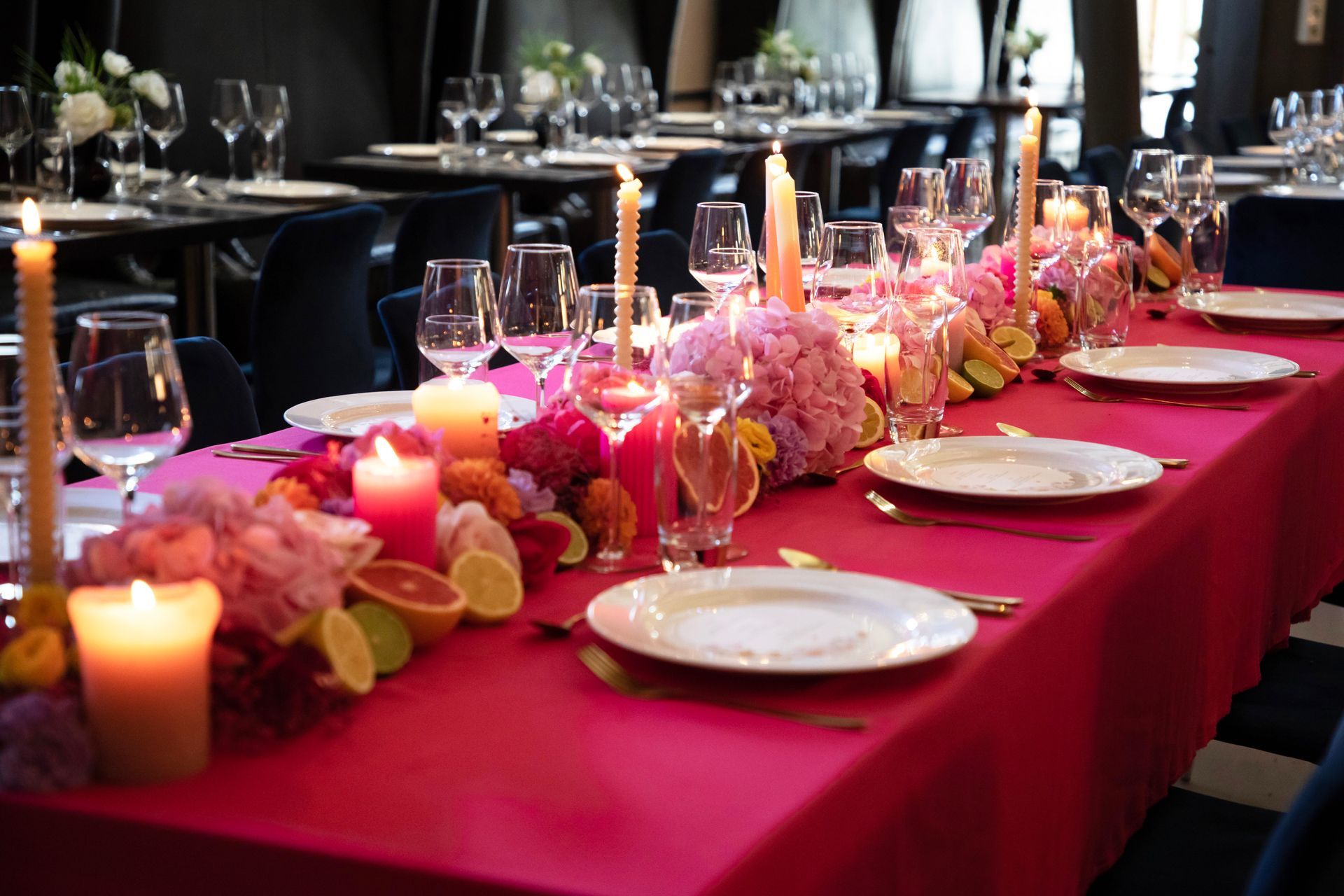 tafelkleed, tafeldecoratie, bruiloftsstyling, aankleding bruiloft.