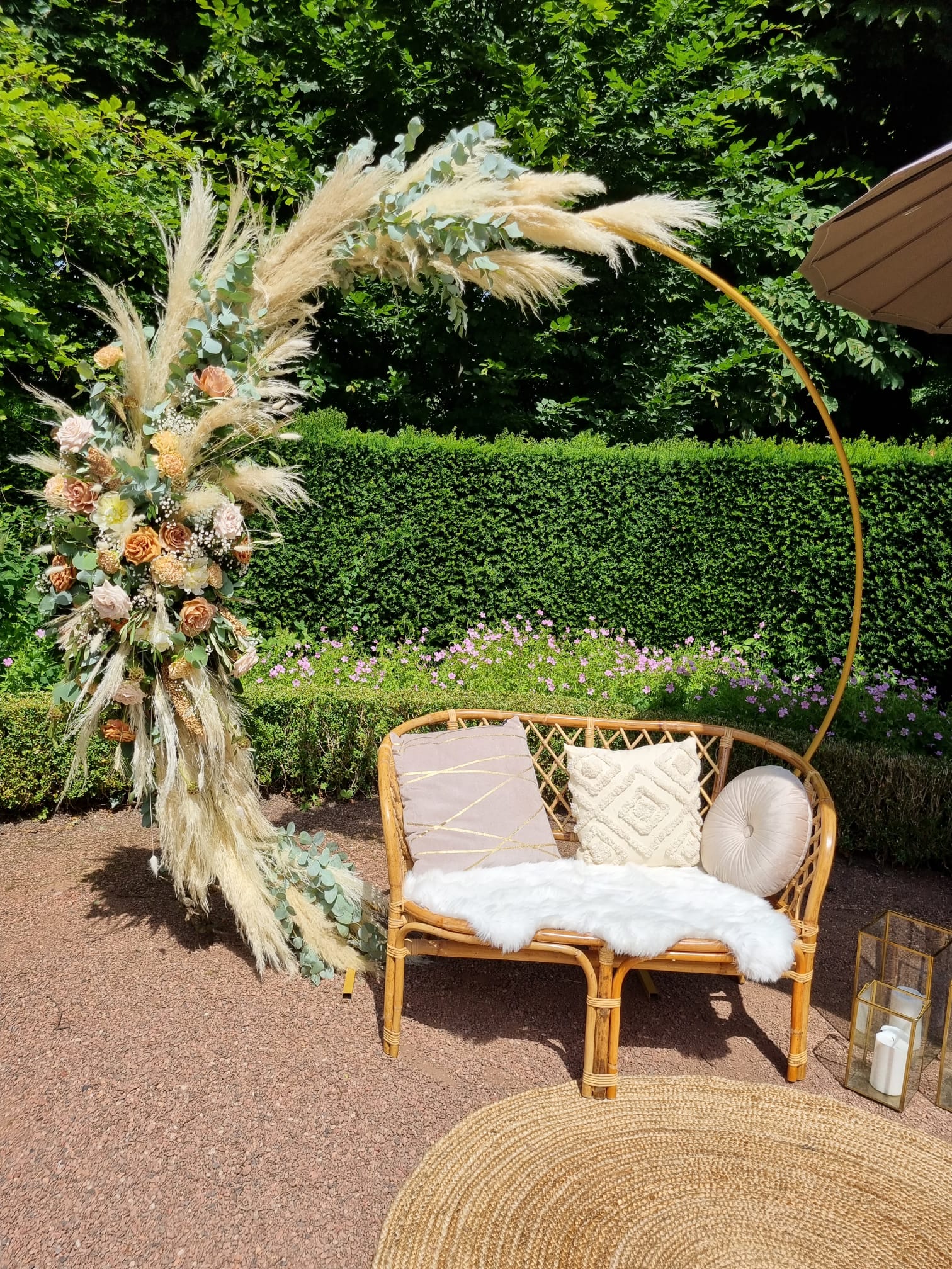 ronde backdrop, gouden backdrop, backdrop, bruiloftstyling