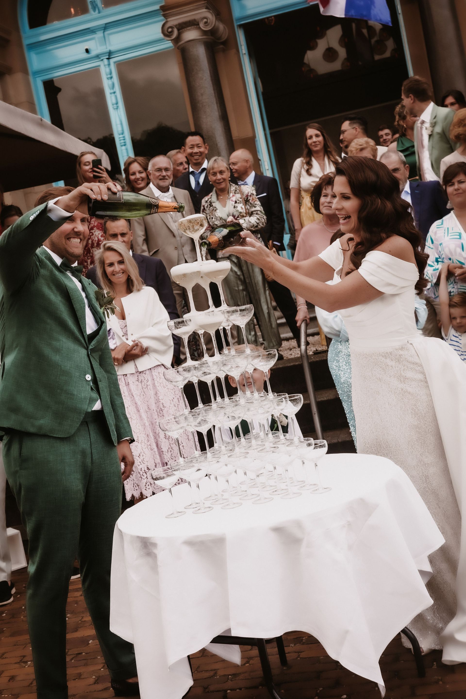 champagne toren , coupeglazen, champagne bruiloft, bruiloft styling, bruiloft aankleding.