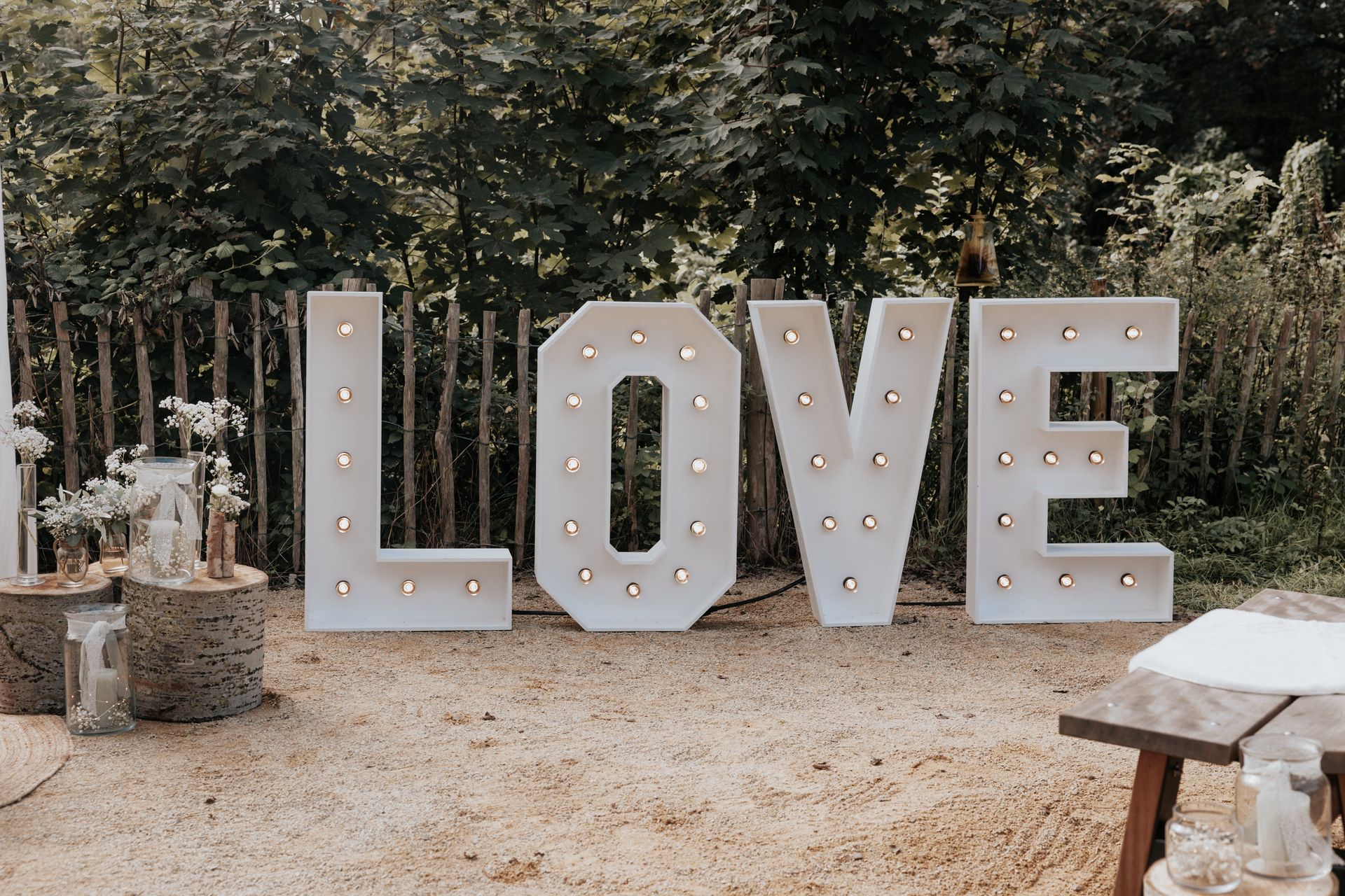 lichtletters, love letters, lichtletters bruiloft, bruiloftstyling, lichtletters, aankleding bruiloft