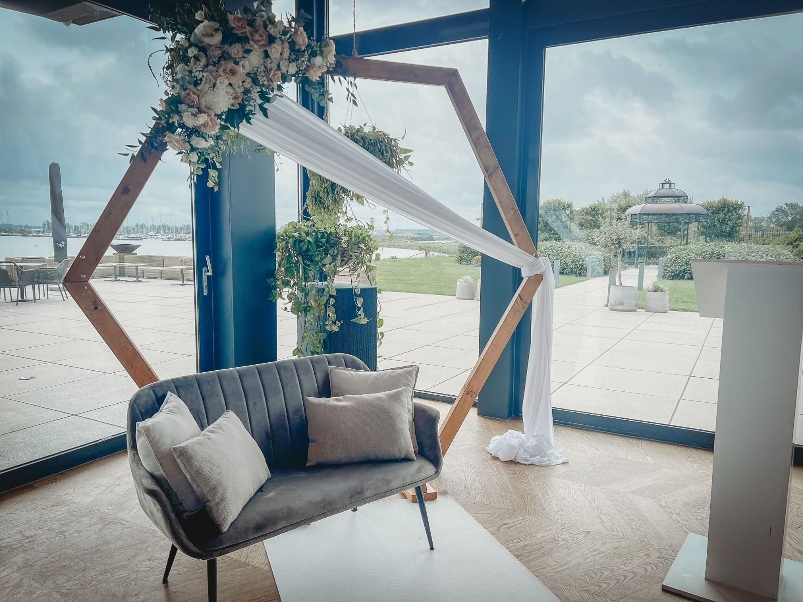 velvet bankje, trouwbankje, velvet bank, Velvet bankje huren rotterdam, trouwbankje