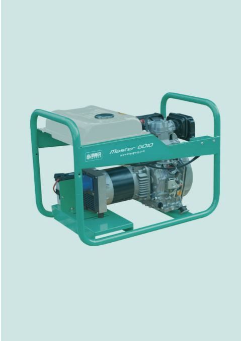 Un generatore verde è seduto su una superficie bianca.