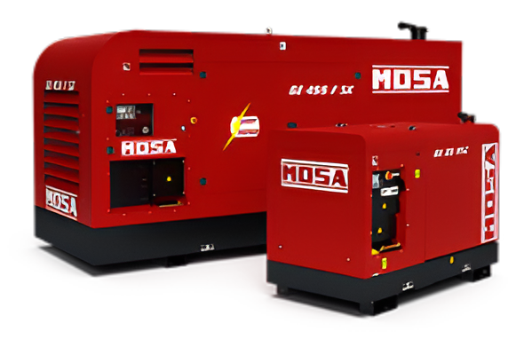 Tre generatori Hosa rossi sono seduti uno accanto all'altro