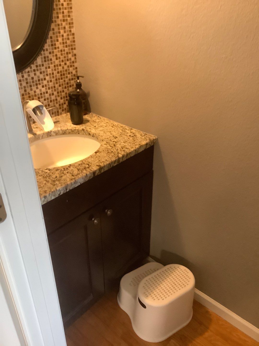 A bathroom with a sink and a mirror