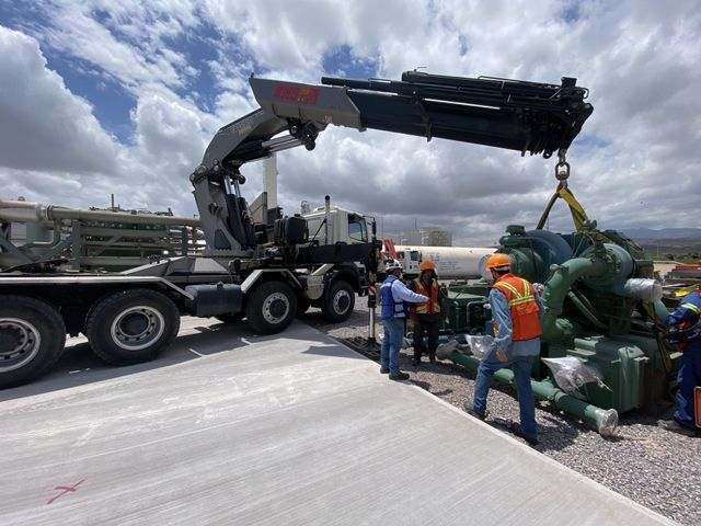 GRÚAS Y MANIOBRAS DEL BAJÍO SA DE CV -Instalación de equipo industrial