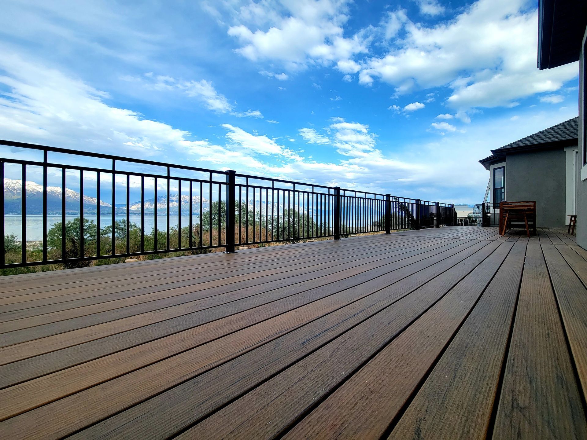 Choosing the Right Colors for Your Utah Composite Deck