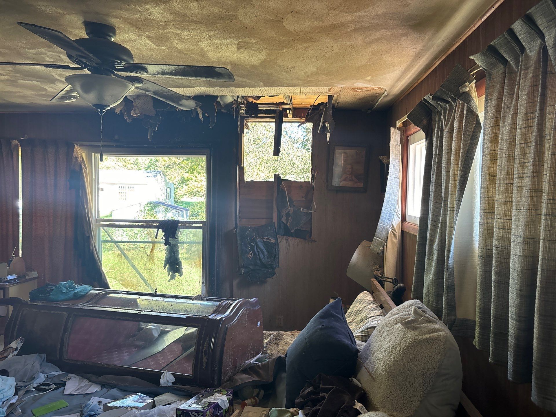 A living room with a ceiling fan and a window