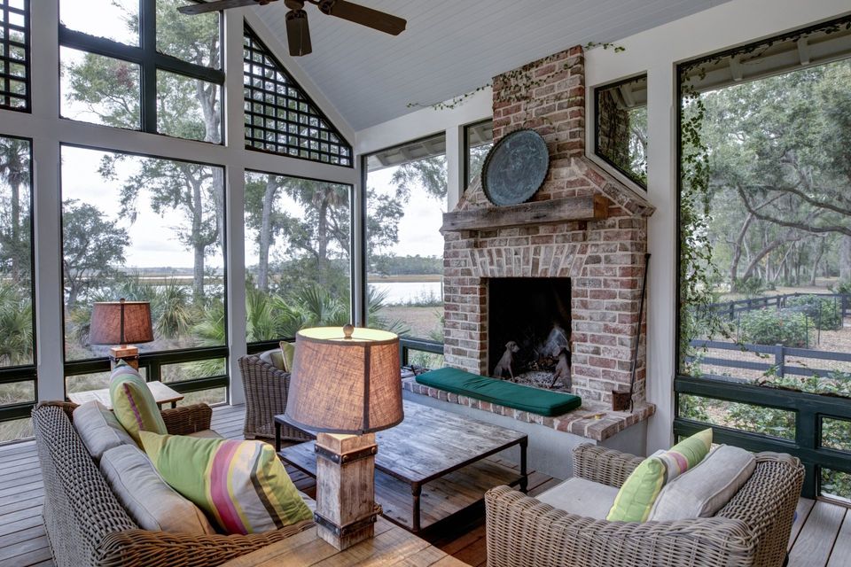 Consider lake-facing windows and using natural materials for your custom home in Lake Ozark, Mo.