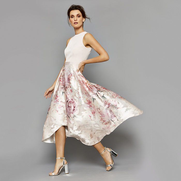 Abiti eleganti da donna in stock