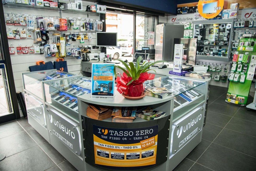 bancone di un negozio di elettrodomestici