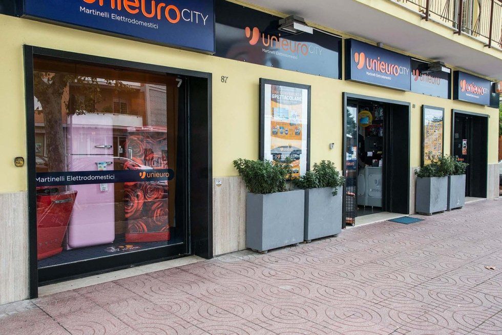 entrate di un negozio di elettrodomestici