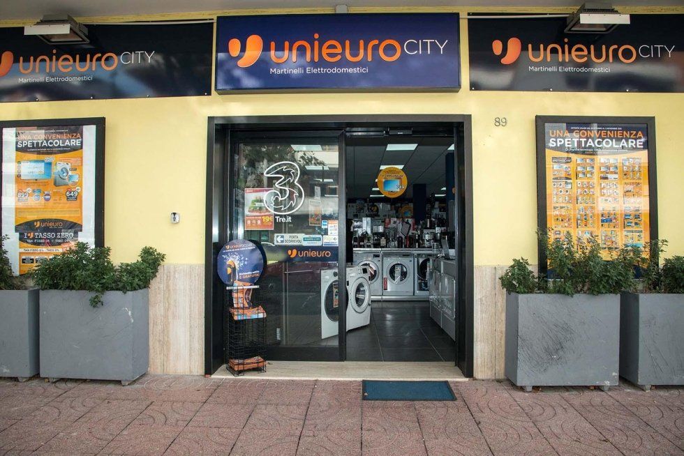 entrata di un negozio di elettrodomestici