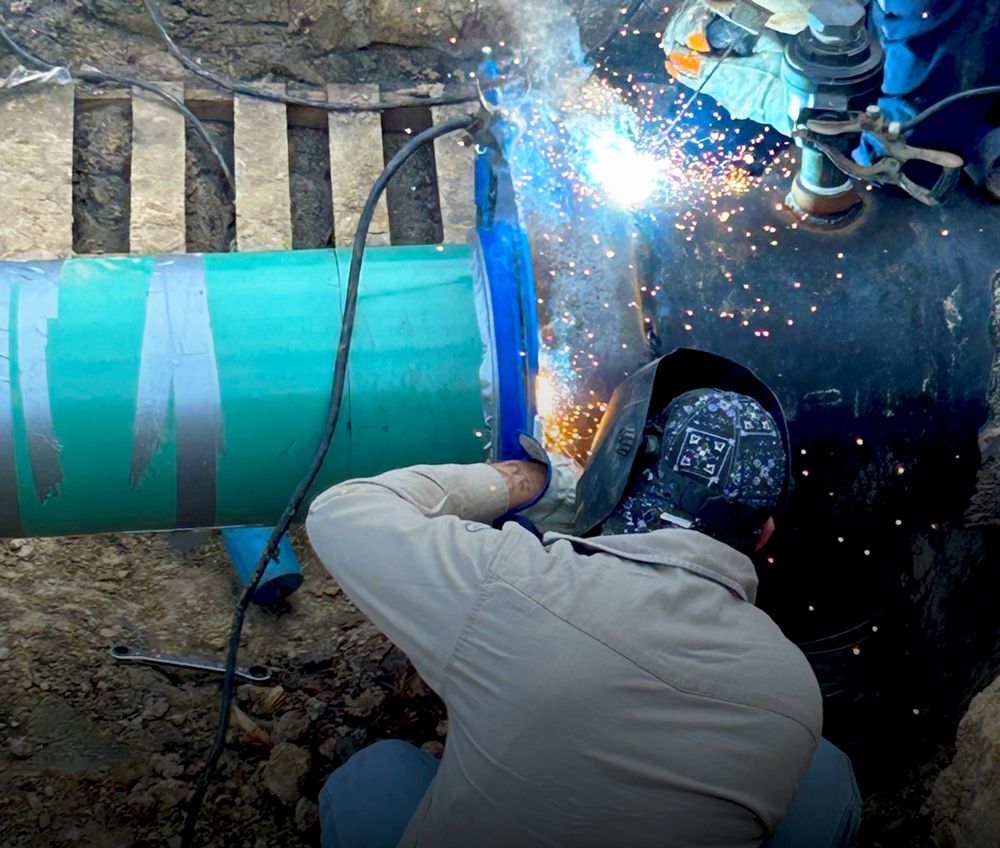 Heavy equipment moving pipelines