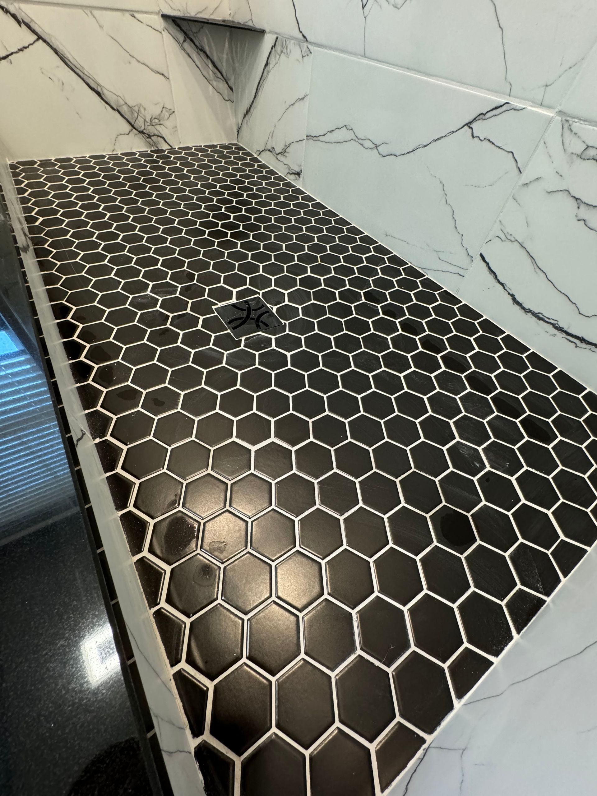 A black and white tile floor with a honeycomb pattern
