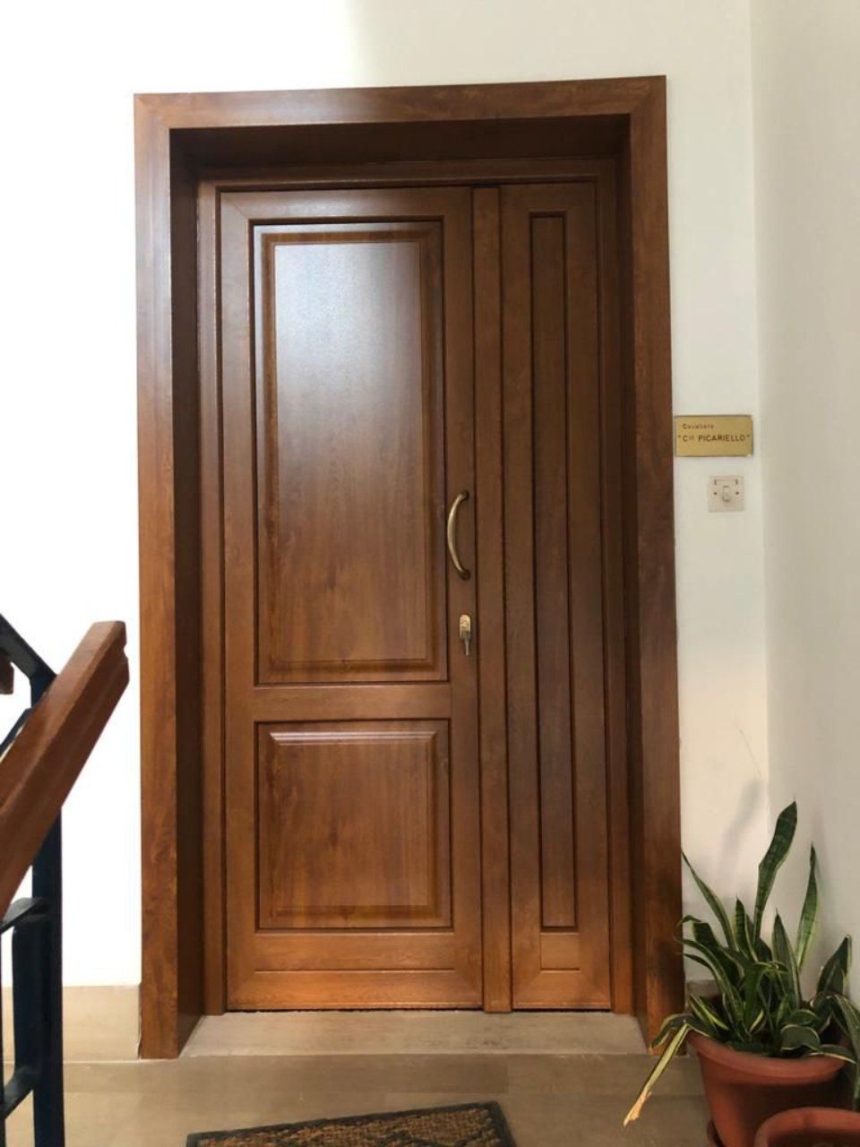 Porta blindata in legno lucido