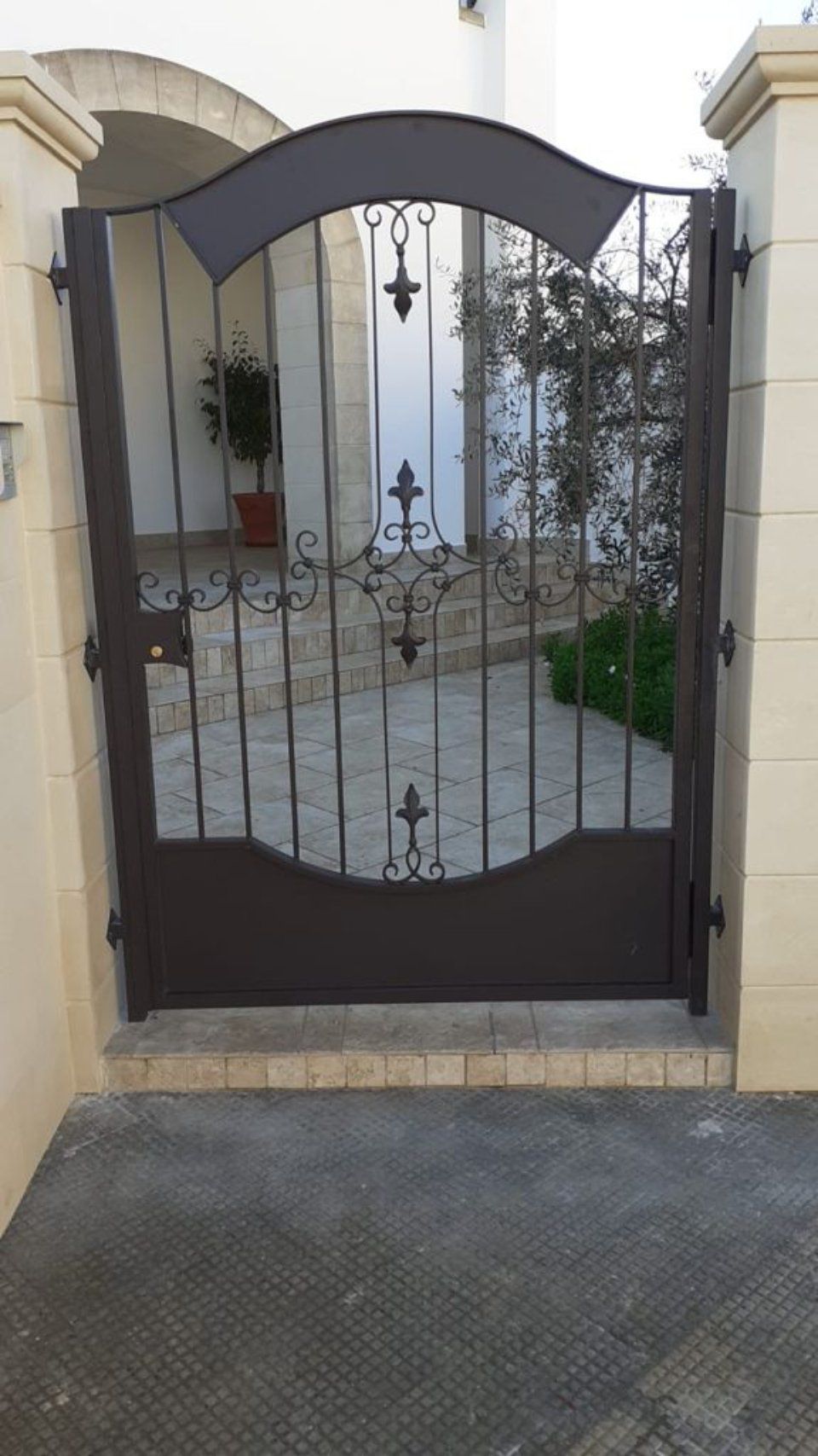 Cancello con decorazione