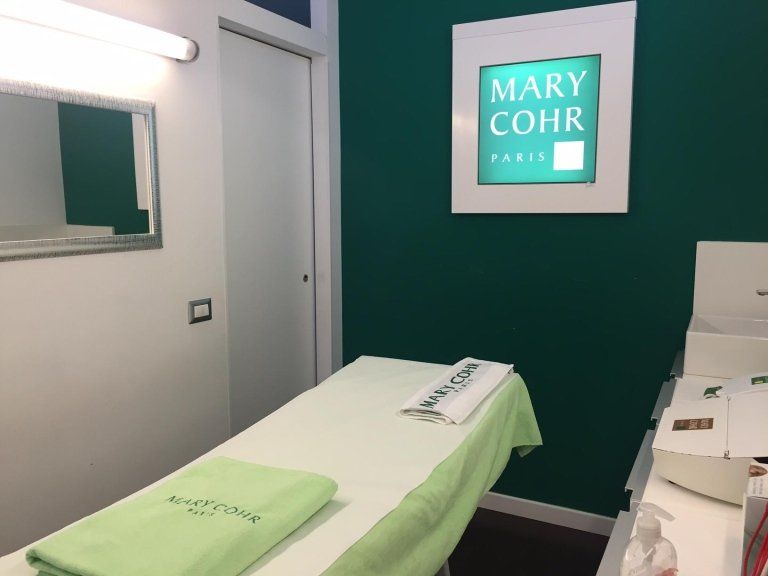 lettino per trattamento di bellezza