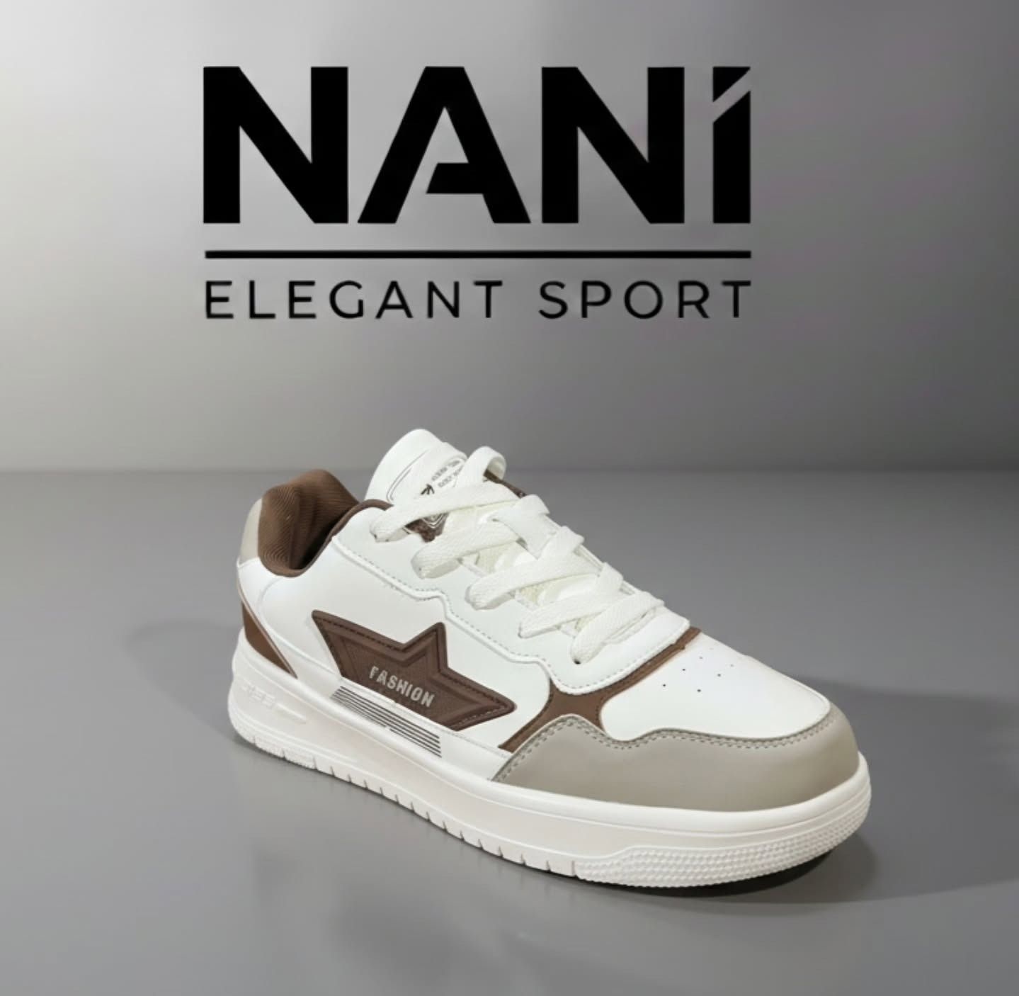 Zapatilla blanca y marrón, logo